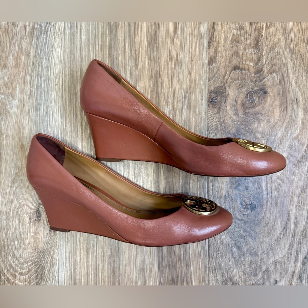 Tory Burch Brown Leather Logo Wedge Pumps Size 10 - Picture 5 of 8